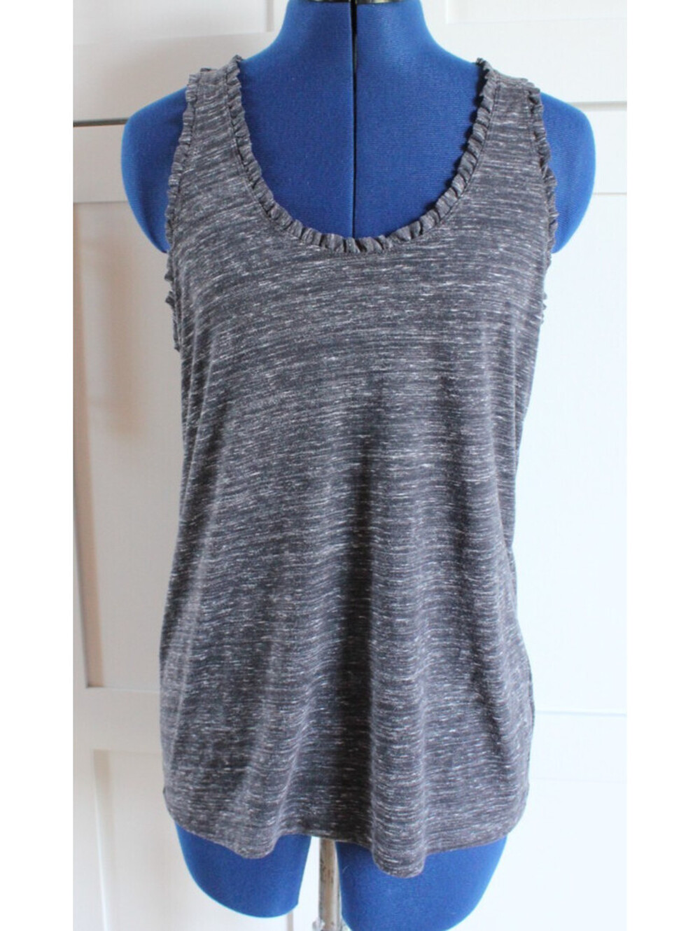 Caslon Women's Size Small Gray Flowy Racerback Tank Top Ruffle Trim